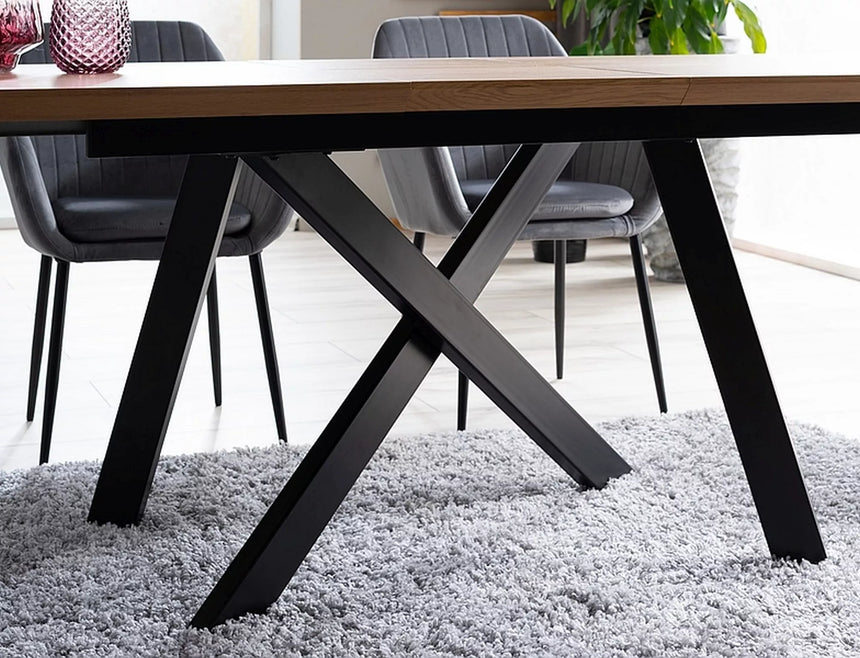 Jedálenský stôl Capitol