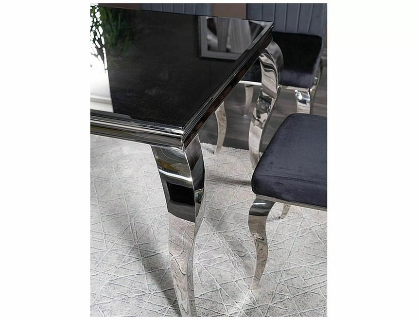 Jedálenský stôl princa II.