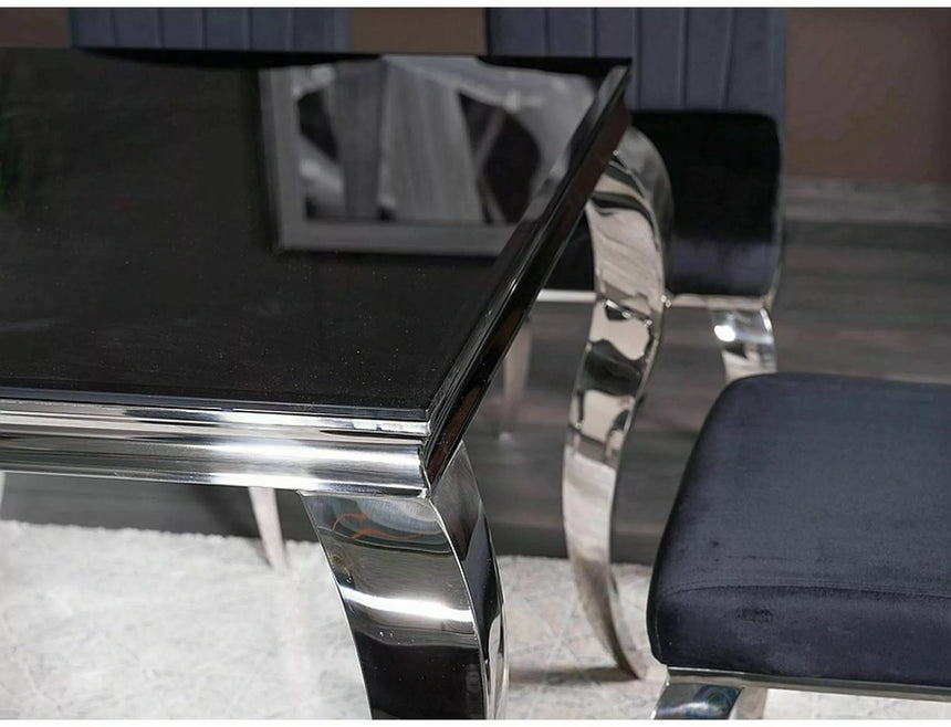 Jedálenský stôl princa II.