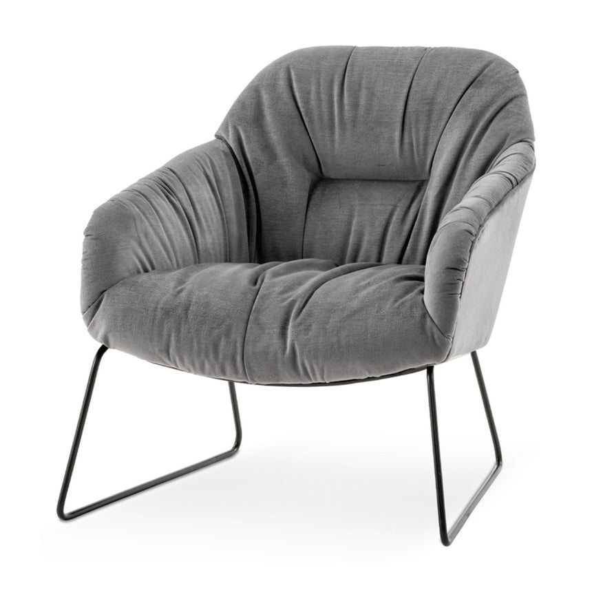 Stella fotel redőzött szürke kárpittal, szántalpas fémvázon