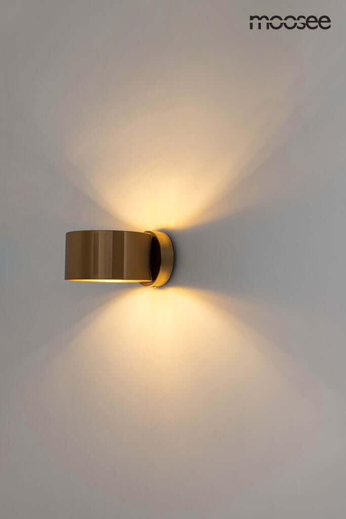 15. Nástenná lampa Arro zlatá