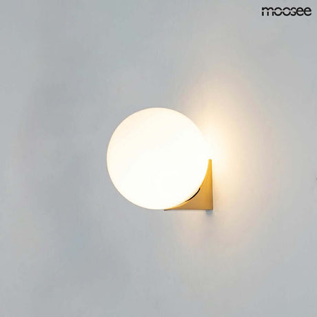 34. Nástenná lampa Boll zlatá