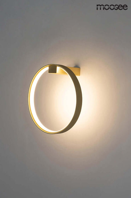 31. Nástenná lampa Circle zlatá