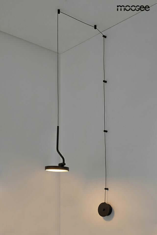 Plochá nástenná lampa čierna