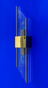 Šikmá nástenná lampa zlatá