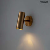 21. Zlatá bodová nástenná lampa