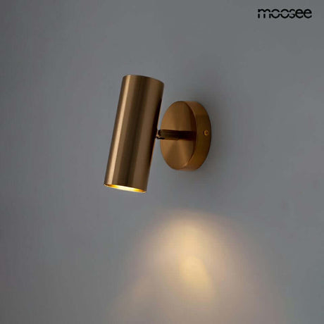 21. Zlatá bodová nástenná lampa