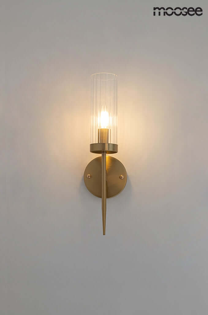 5. Zlatá nástenná lampa Torch