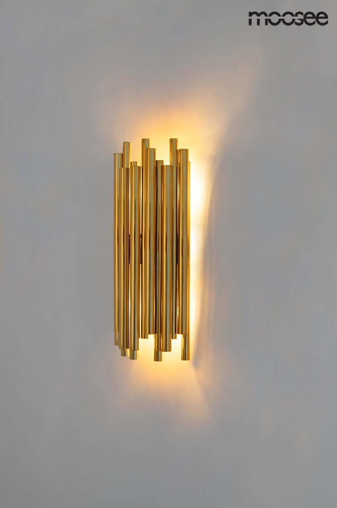 7. Nástenná lampa Tubo zlatá