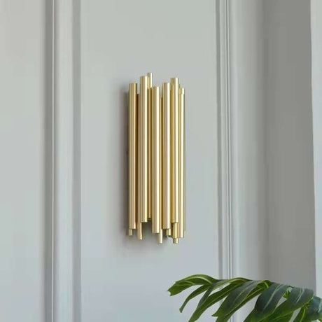 7. Nástenná lampa Tubo zlatá