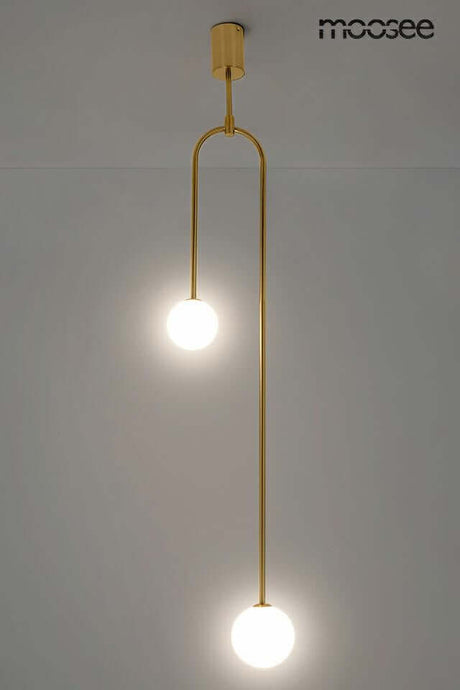 76. Nízka závesná lampa zlatá