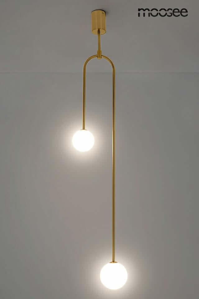 76. Nízka závesná lampa zlatá