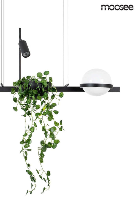 32. Závesná lampa s kvetmi, čierna