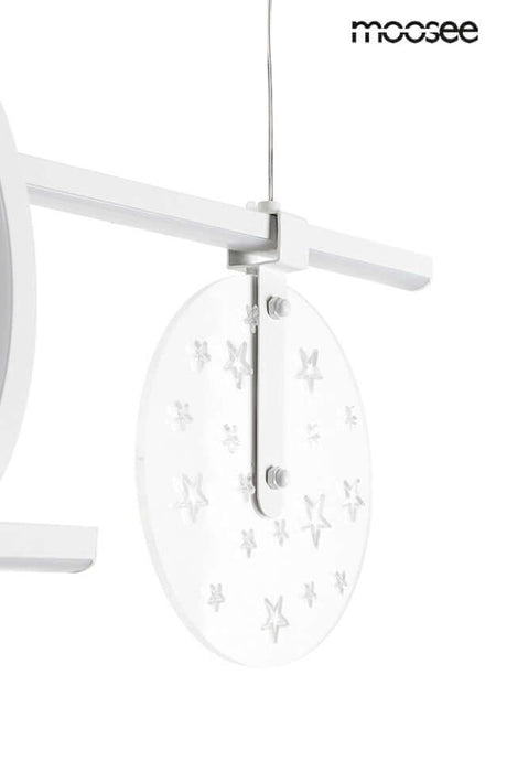 Závesná lampa s hviezdičkami biela