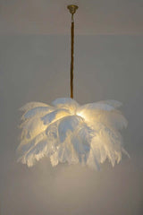 Závesná lampa Tiffany 135 – biela mosadz / prírodné perie