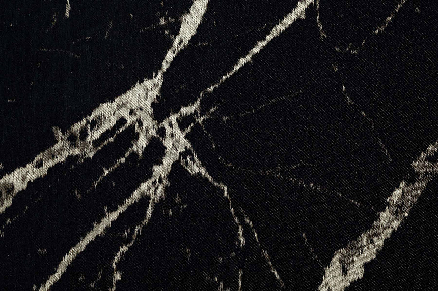 Pietra Black modern szőnyeg mintájának részlete