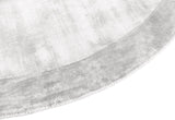 Tere Light Gray kerek viszkóz szőnyeg szálszerkezete közelről
